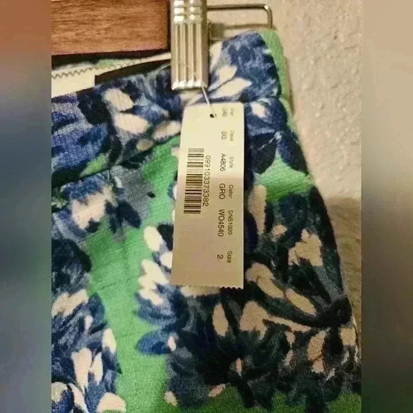 NWT J. Crew Green and Blue Botanical Floral Twill Shorts - Picture 4 of 5